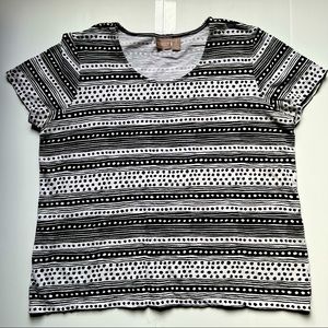 Chicos Womens Top T Shirt Size 2. Round Neck Casual Tee *